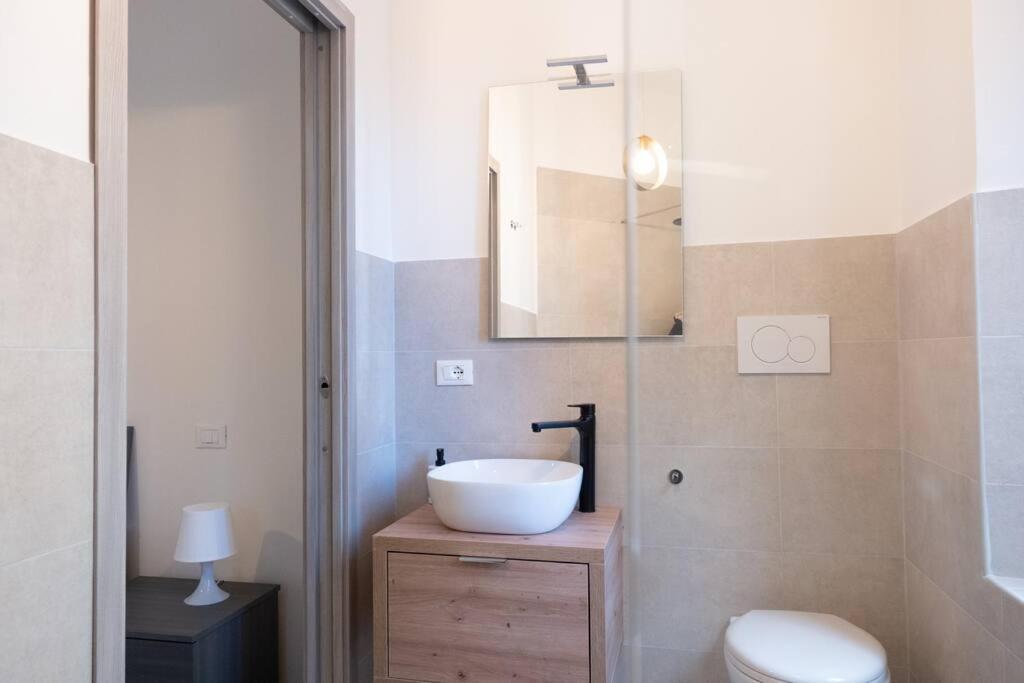 Private Room: The Port Apartment Scirocco 리보르노 외부 사진
