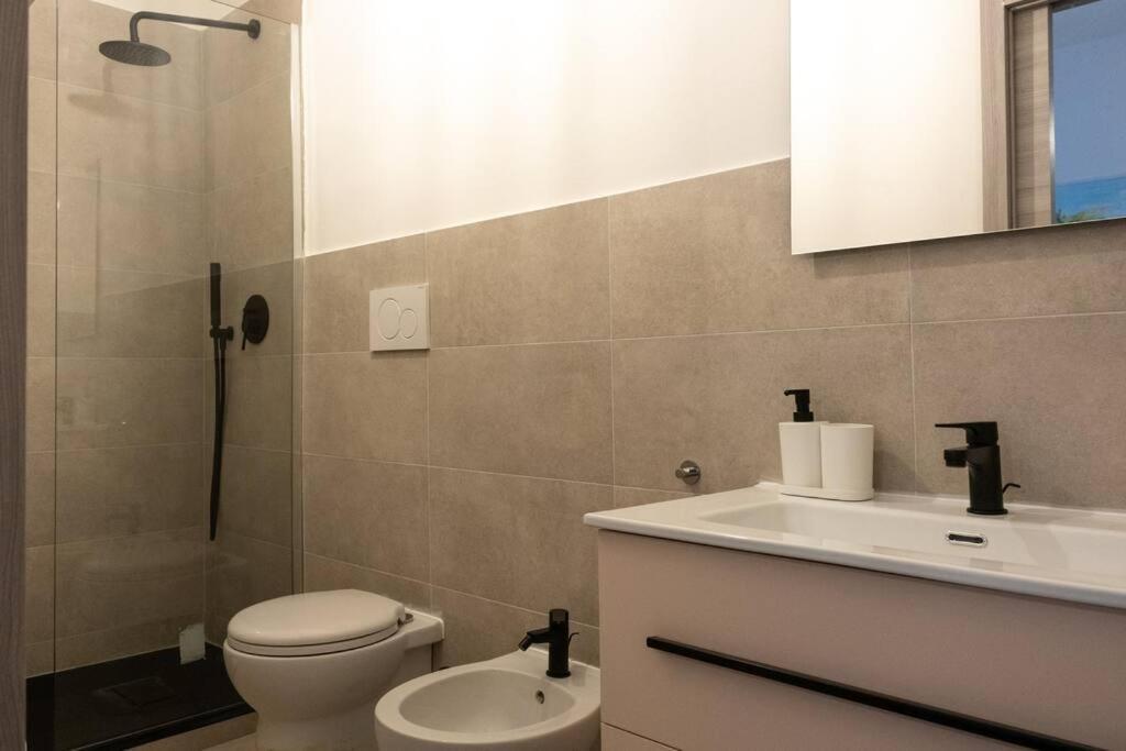 Private Room: The Port Apartment Scirocco 리보르노 외부 사진